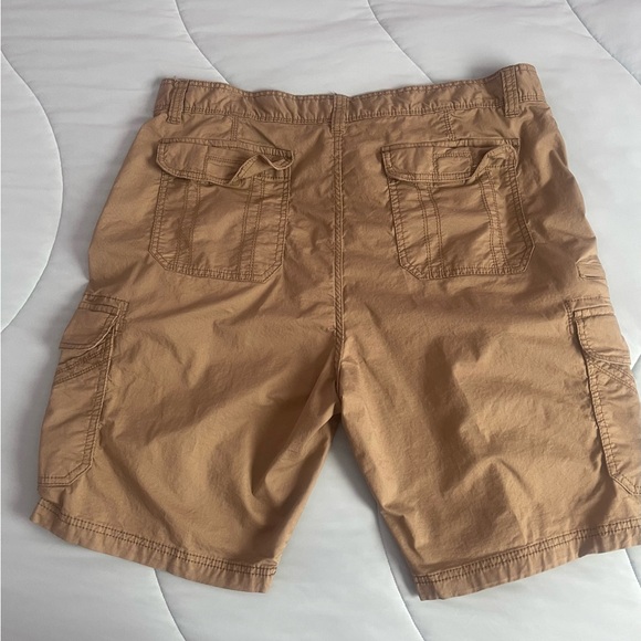 2 $12 EUC Cargo Shorts 1 khaki and 1 gray Size 40 98% cotton 2% spandex - Picture 4 of 7